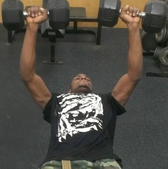 It's alot of low ballers on Poshmark‼️😏 - Picture 11 of 11